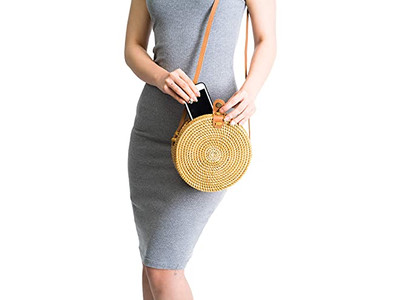 حقيبة يد قش للفتيات مصنوعة يدويًا منسوجة يدويًا من إندونيسيا معزولة للشاطئ للأطفال