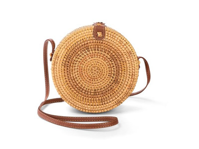 حقيبة قش ورقية منسوجة سوداء دائرية من روطان بالي الطبيعي بشعار مخصص