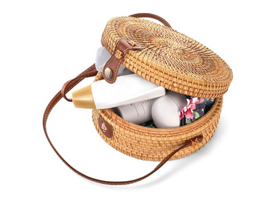 حقيبة قش ورقية منسوجة سوداء دائرية من روطان بالي الطبيعي بشعار مخصص